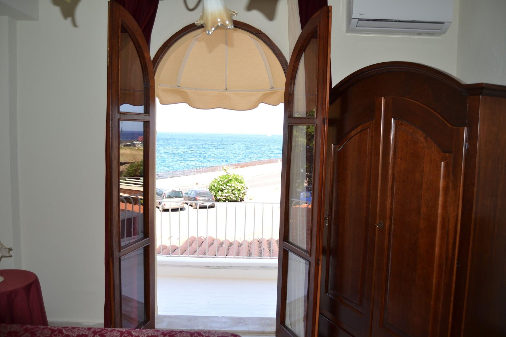 Hotel Porto Azzurro Giardini Naxos Luaran gambar