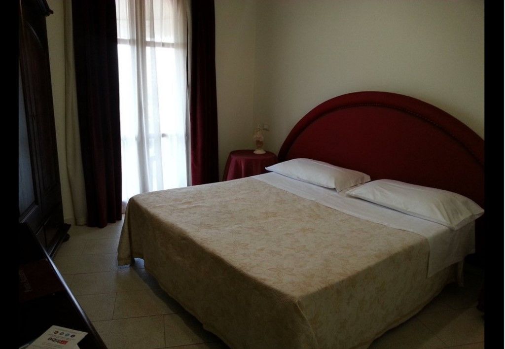 Hotel Porto Azzurro Giardini Naxos Luaran gambar